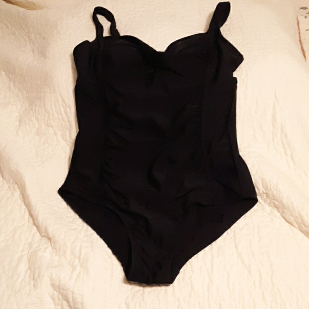 One piece swimsuit in black